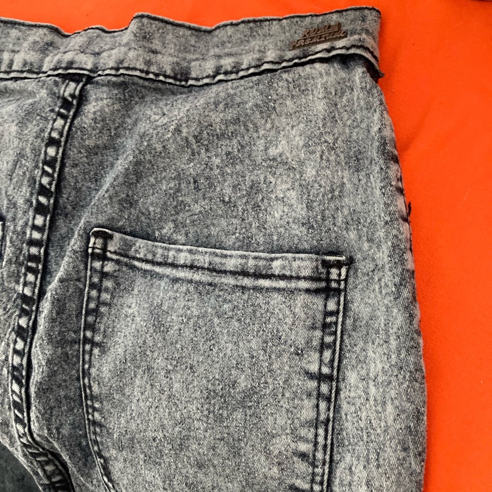Acid washed jeans 2 for $15 - Picture 7 of 7